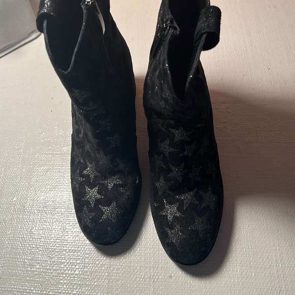 Boots - Picture 3 of 4